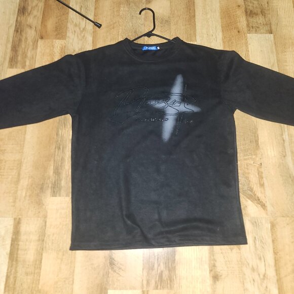 A sweatshirt - Picture 2 of 4